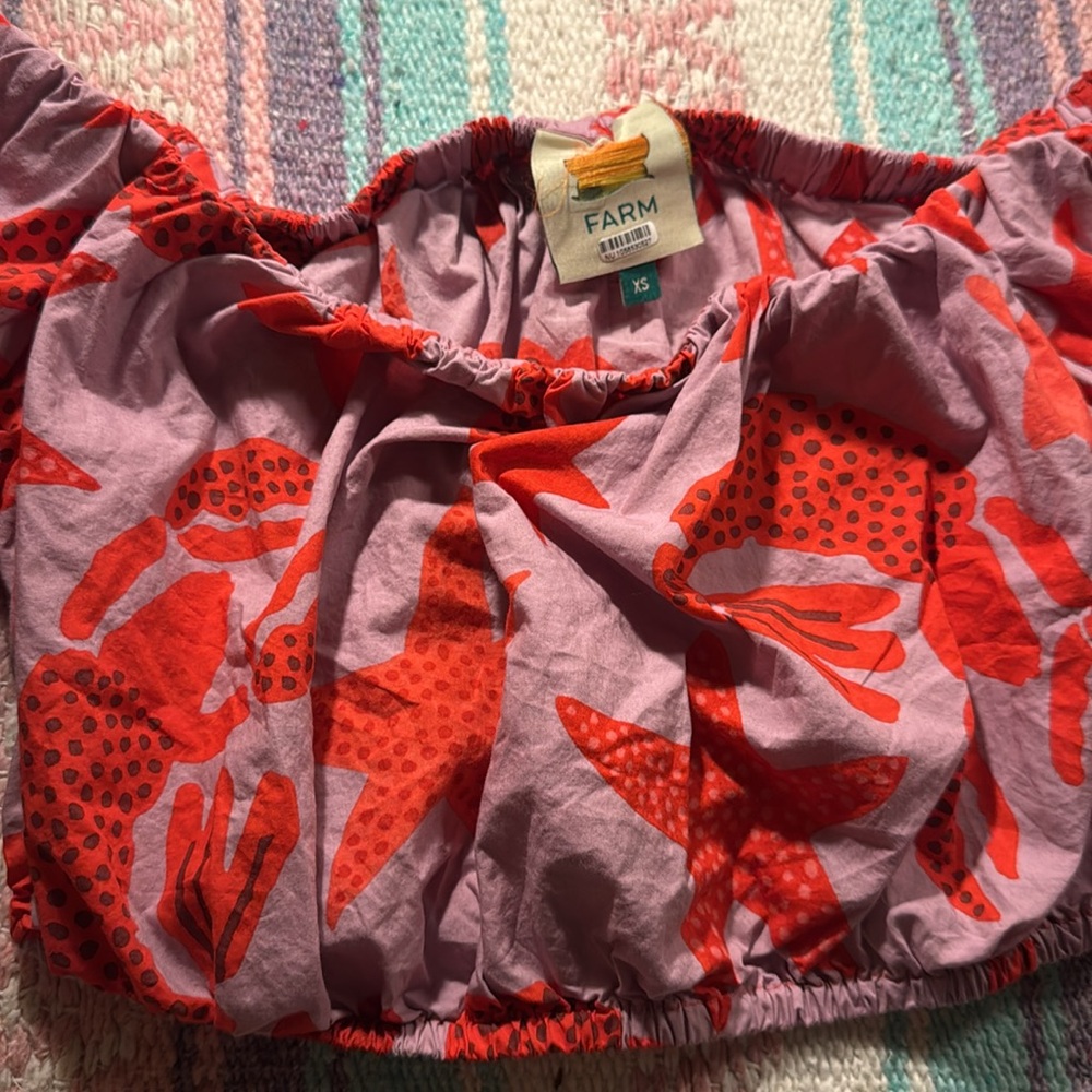 FARM Rio Pink Off-Shoulder Crop Top with Red Sea Creatures - Picture 5 of 10